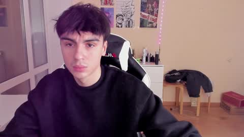 Snapshot of stralght_twinks chatting on February 2, 2025, 5:37 pm Ray online show from February 2, 2025, 5:37 pm