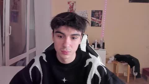 Snapshot of stralght_twinks chatting on February 9, 2025, 4:29 pm Ray online show from February 9, 2025, 4:29 pm