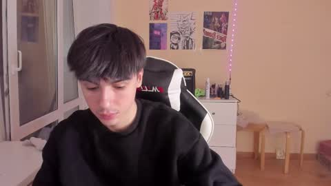 Snapshot of stralght_twinks chatting on February 16, 2025, 6:10 pm Ray online show from February 16, 2025, 6:10 pm