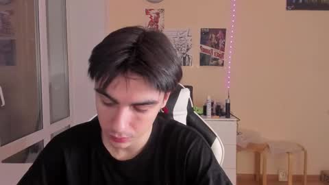 Snapshot of stralght_twinks chatting on February 18, 2025, 3:32 pm Ray online show from February 18, 2025, 3:32 pm