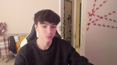 Snapshot of stralght_twinks chatting on February 24, 2025, 4:26 pm Ray online show from February 24, 2025, 4:26 pm