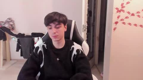 Snapshot of stralght_twinks chatting on February 28, 2025, 3:37 pm Ray online show from February 28, 2025, 3:37 pm