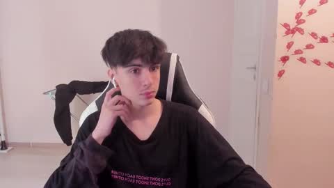 Snapshot of stralght_twinks chatting on March 5, 2025, 1:17 pm Ray online show from March 5, 2025, 1:17 pm