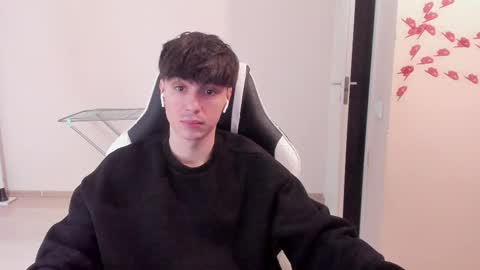 Snapshot of stralght_twinks chatting on March 6, 2025, 4:07 pm Ray online show from March 6, 2025, 4:07 pm