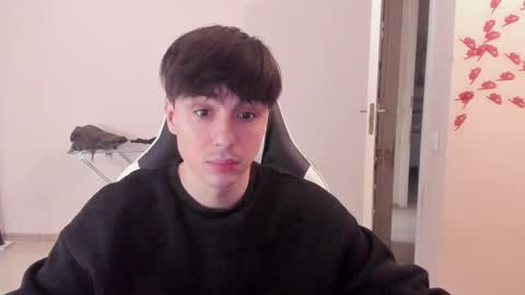 Snapshot of stralght_twinks chatting on March 8, 2025, 11:48 am Ray online show from March 8, 2025, 11:48 am