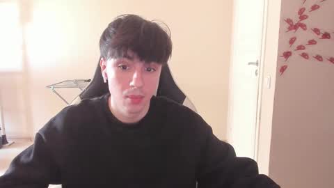 Snapshot of stralght_twinks chatting on March 9, 2025, 11:03 am Ray online show from March 9, 2025, 11:03 am