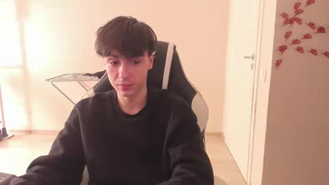 Snapshot of stralght_twinks chatting on March 10, 2025, 8:26 am Ray online show from March 10, 2025, 8:26 am