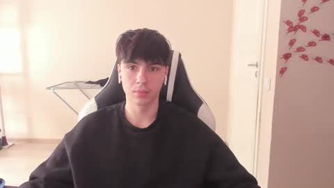 Snapshot of stralght_twinks chatting on March 10, 2025, 11:32 am Ray online show from March 10, 2025, 11:32 am