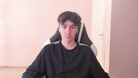 Snapshot of stralght_twinks chatting on September 11, 2025, 8:14 am Ray online show from September 11, 2025, 8:14 am