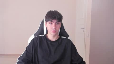 Snapshot of stralght_twinks chatting on September 13, 2025, 5:40 am Ray online show from September 13, 2025, 5:40 am