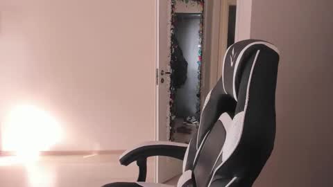 Snapshot of stralght_twinks chatting on September 14, 2025, 7:18 am Ray online show from September 14, 2025, 7:18 am