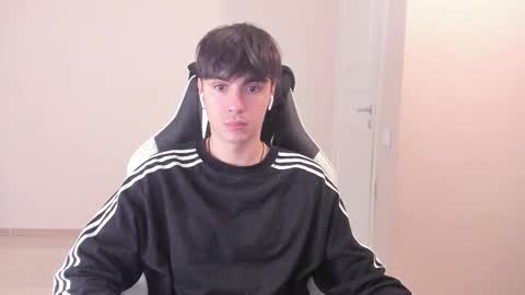 Snapshot of stralght_twinks chatting on September 16, 2025, 7:53 am Ray online show from September 16, 2025, 7:53 am