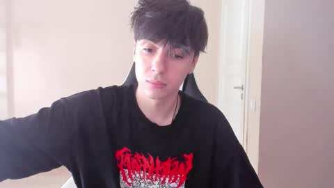 Snapshot of stralght_twinks chatting on September 18, 2025, 10:28 am Ray online show from September 18, 2025, 10:28 am