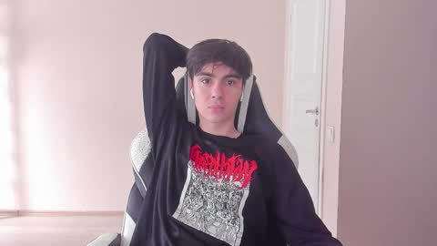 Snapshot of stralght_twinks chatting on September 24, 2025, 8:39 am Ray online show from September 24, 2025, 8:39 am