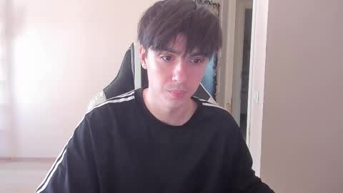 Snapshot of stralght_twinks chatting on September 25, 2025, 11:47 am Ray online show from September 25, 2025, 11:47 am