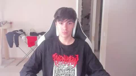 Snapshot of stralght_twinks chatting on October 2, 2025, 6:53 am Ray online show from October 2, 2025, 6:53 am