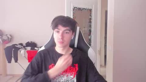 Snapshot of stralght_twinks chatting on October 3, 2025, 7:16 am Ray online show from October 3, 2025, 7:16 am