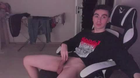 Snapshot of stralght_twinks chatting on October 7, 2025, 4:37 pm Ray online show from October 7, 2025, 4:37 pm