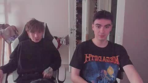 Snapshot of stralght_twinks chatting on October 9, 2025, 1:31 pm Ray online show from October 9, 2025, 1:31 pm