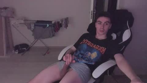 Snapshot of stralght_twinks chatting on October 12, 2025, 5:23 pm Ray online show from October 12, 2025, 5:23 pm