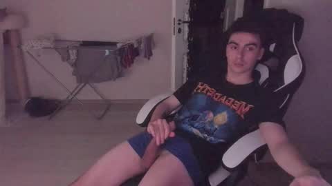 Snapshot of stralght_twinks chatting on October 13, 2025, 3:12 pm Ray online show from October 13, 2025, 3:12 pm