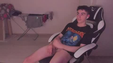 Snapshot of stralght_twinks chatting on October 14, 2025, 3:02 pm Ray online show from October 14, 2025, 3:02 pm