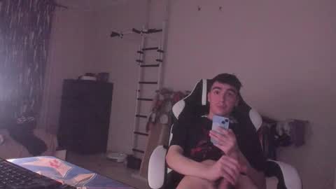 Snapshot of stralght_twinks chatting on October 25, 2025, 5:51 pm Ray online show from October 25, 2025, 5:51 pm