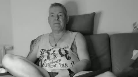 Snapshot of stranger1966 chatting on February 18, 2026, 5:58 am Stranger online show from February 18, 2026, 5:58 am