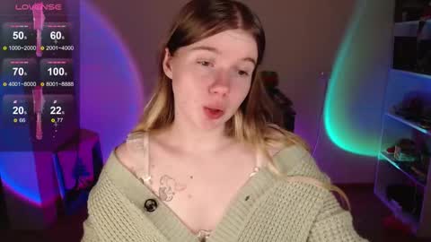 Snapshot of strawberry_juli chatting on September 21, 2025, 7:37 pm Juli online show from September 21, 2025, 7:37 pm