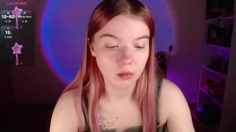 Snapshot of strawberry_juli chatting on December 17, 2025, 6:41 am Juli online show from December 17, 2025, 6:41 am