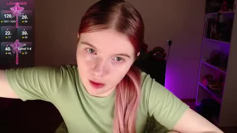 Snapshot of strawberry_juli chatting on December 21, 2025, 12:01 pm Juli online show from December 21, 2025, 12:01 pm