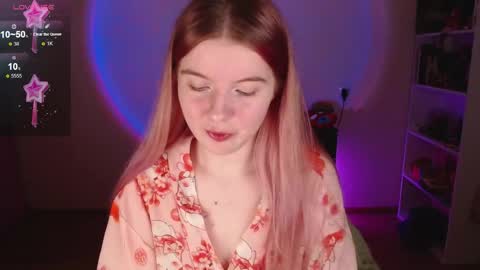 Snapshot of strawberry_juli chatting on December 22, 2025, 3:53 pm Juli online show from December 22, 2025, 3:53 pm