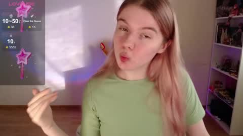 Snapshot of strawberry_juli chatting on January 15, 2026, 8:30 am Juli online show from January 15, 2026, 8:30 am