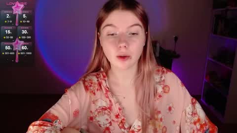 Snapshot of strawberry_juli chatting on January 18, 2026, 8:01 pm Juli online show from January 18, 2026, 8:01 pm