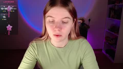 Snapshot of strawberry_juli chatting on February 17, 2026, 4:31 am Juli online show from February 17, 2026, 4:31 am