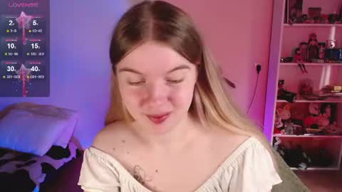 Snapshot of strawberry_juli chatting on June 18, 2026, 12:20 pm Juli online show from June 18, 2026, 12:20 pm