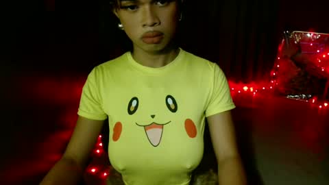 strawberry_kisses143 online show from June 21, 2026, 6:16 am