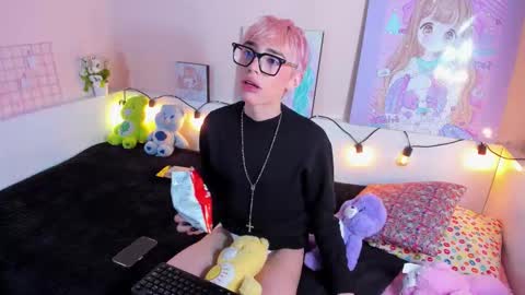 strawberry_kitty_ online show from November 15, 2025, 4:21 am