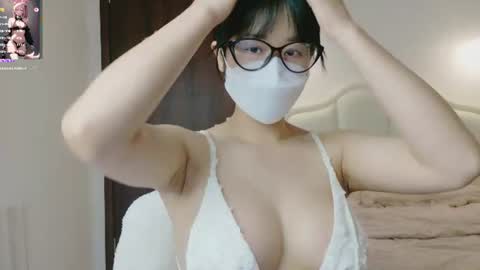 Snapshot of strawberry_loveee chatting on July 15, 2026, 1:55 am strawberry_loveee online show from July 15, 2026, 1:55 am