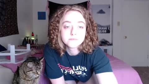 Strawberrylotsacake online show from April 5, 2026, 2:58 pm