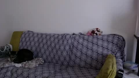 Strawberrylotsacake online show from April 23, 2026, 12:15 pm