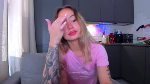 Snapshot of strawberrypie99 chatting on September 11, 2025, 9:42 am Tati and Lola online show from September 11, 2025, 9:42 am