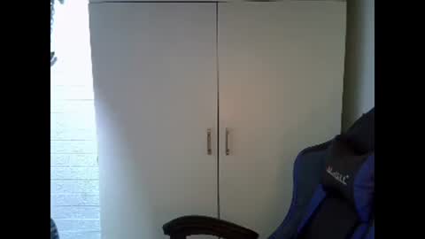 strawberrywine07 online show from March 7, 2025, 4:35 am