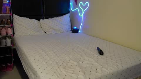 Snapshot of streamqueen21 chatting on December 9, 2024, 4:56 am QUEEN online show from December 9, 2024, 4:56 am