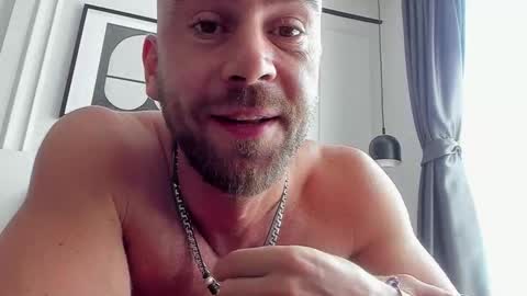 Strong Arni online show from November 30, 2025, 4:27 am