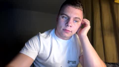 Snapshot of strong_baby chatting on November 23, 2025, 6:52 pm Strong Baby online show from November 23, 2025, 6:52 pm