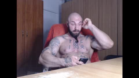 Snapshot of strongivan chatting on February 14, 2026, 5:26 am StrongIvan online show from February 14, 2026, 5:26 am