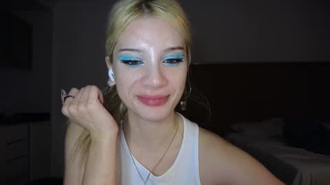 Sofa online show from March 13, 2026, 11:44 pm