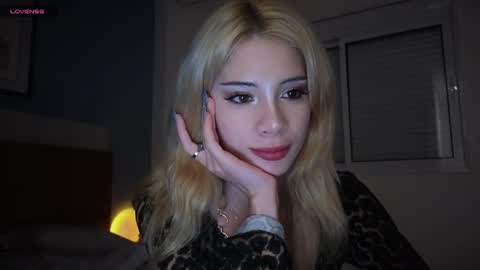 Sofa online show from April 2, 2026, 9:34 pm