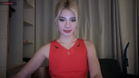 Sofa online show from April 9, 2026, 9:53 pm